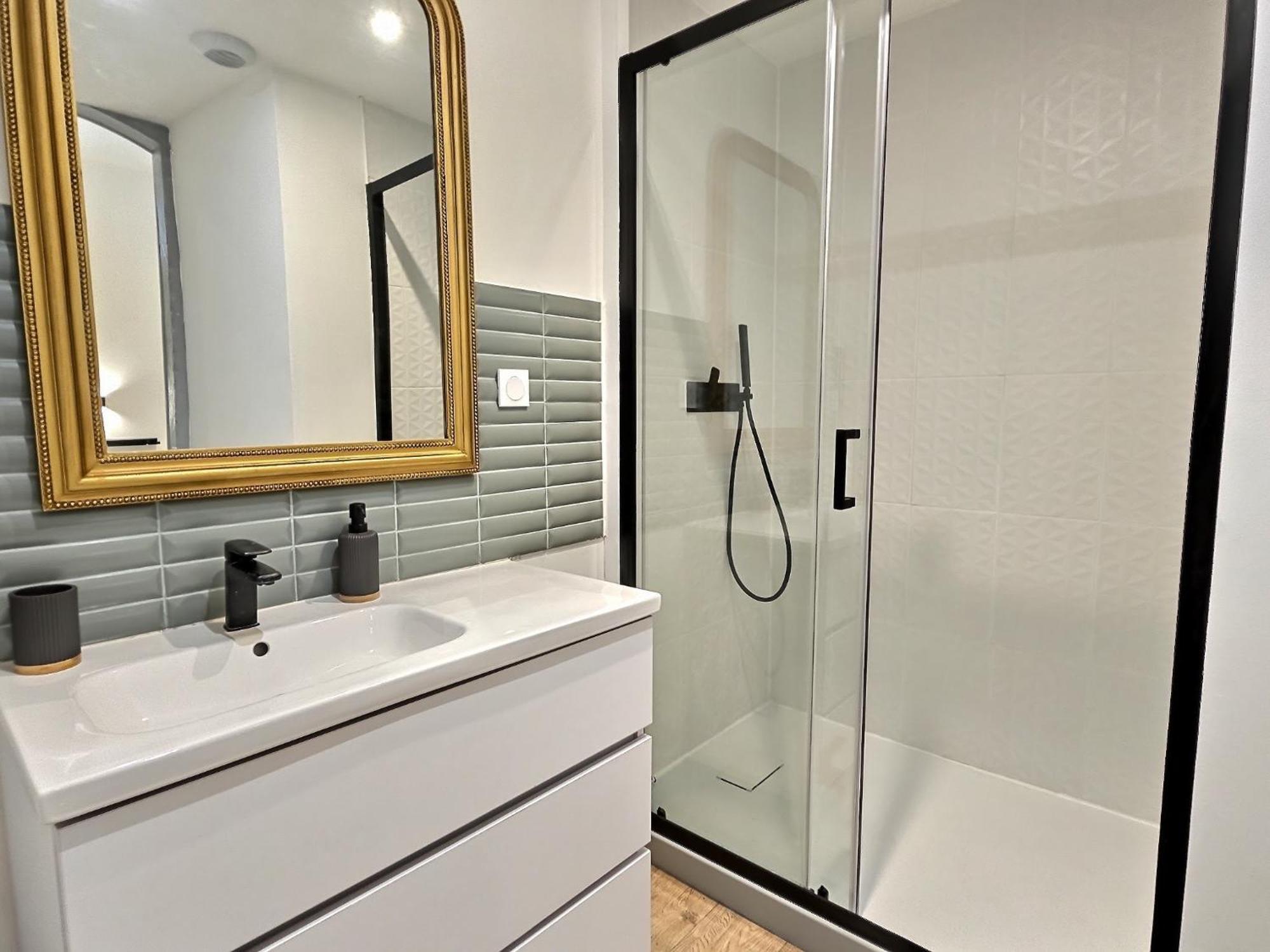 Lumineux T2, Spacieux, Hypercentre, Neuf, Wifi * Bagneres-de-Bigorre